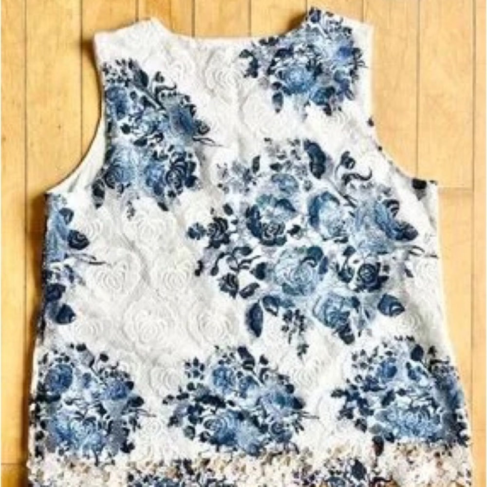 White Lace Tank Top with Blue Floral Print - Picture 4 of 6